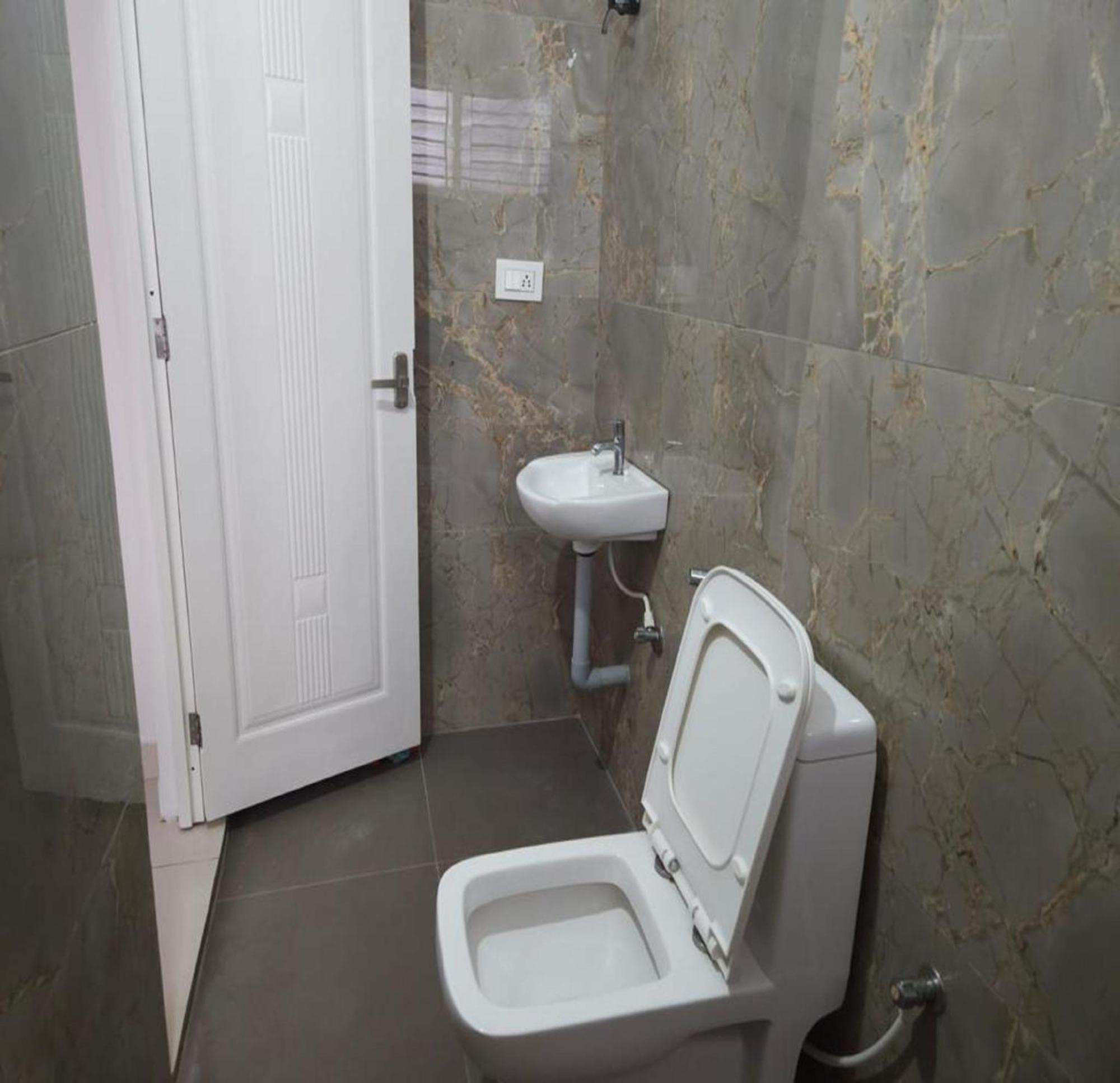 Thulasi Avenue Inn Pollāchi Exteriér fotografie