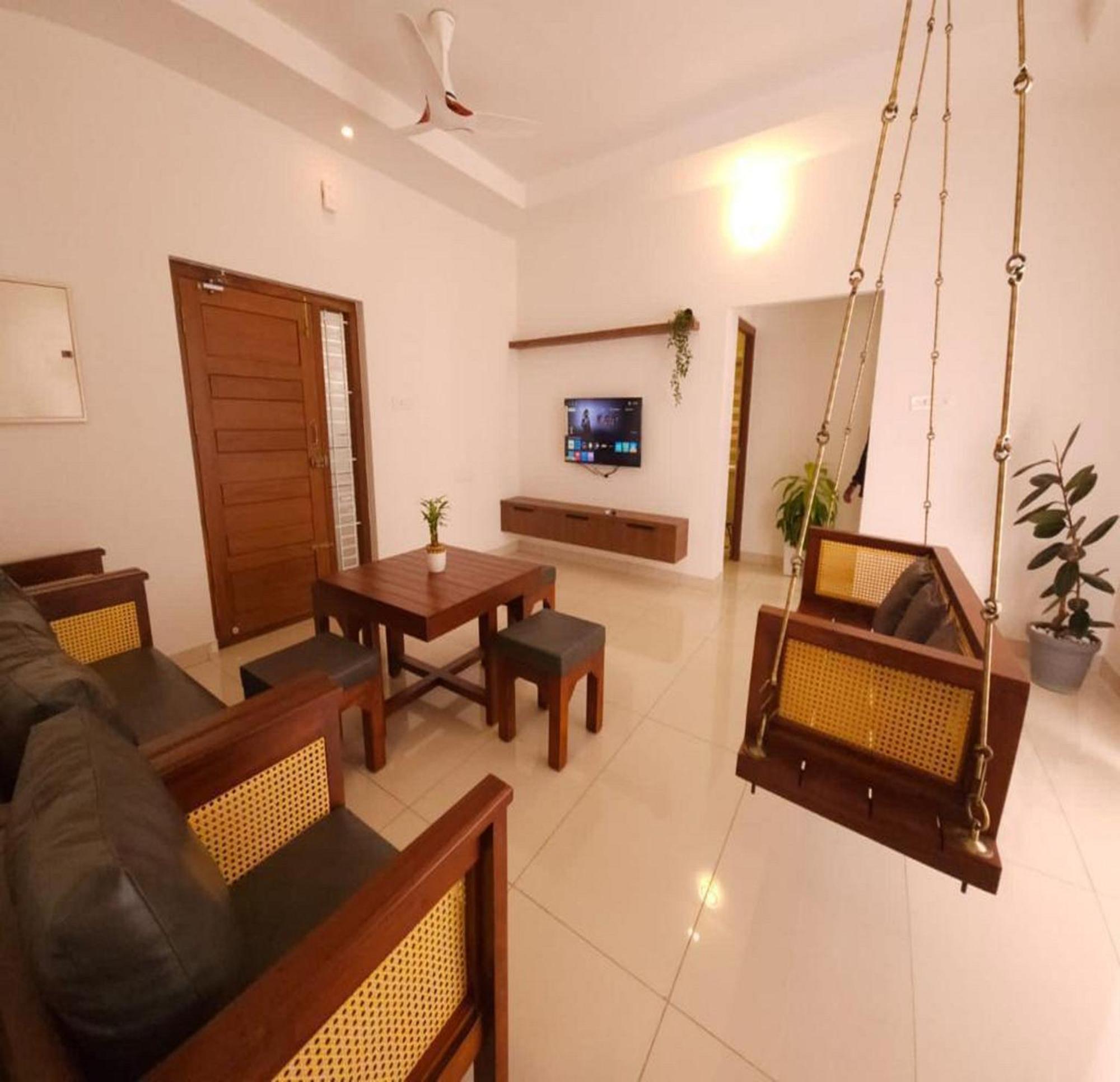 Thulasi Avenue Inn Pollāchi Exteriér fotografie