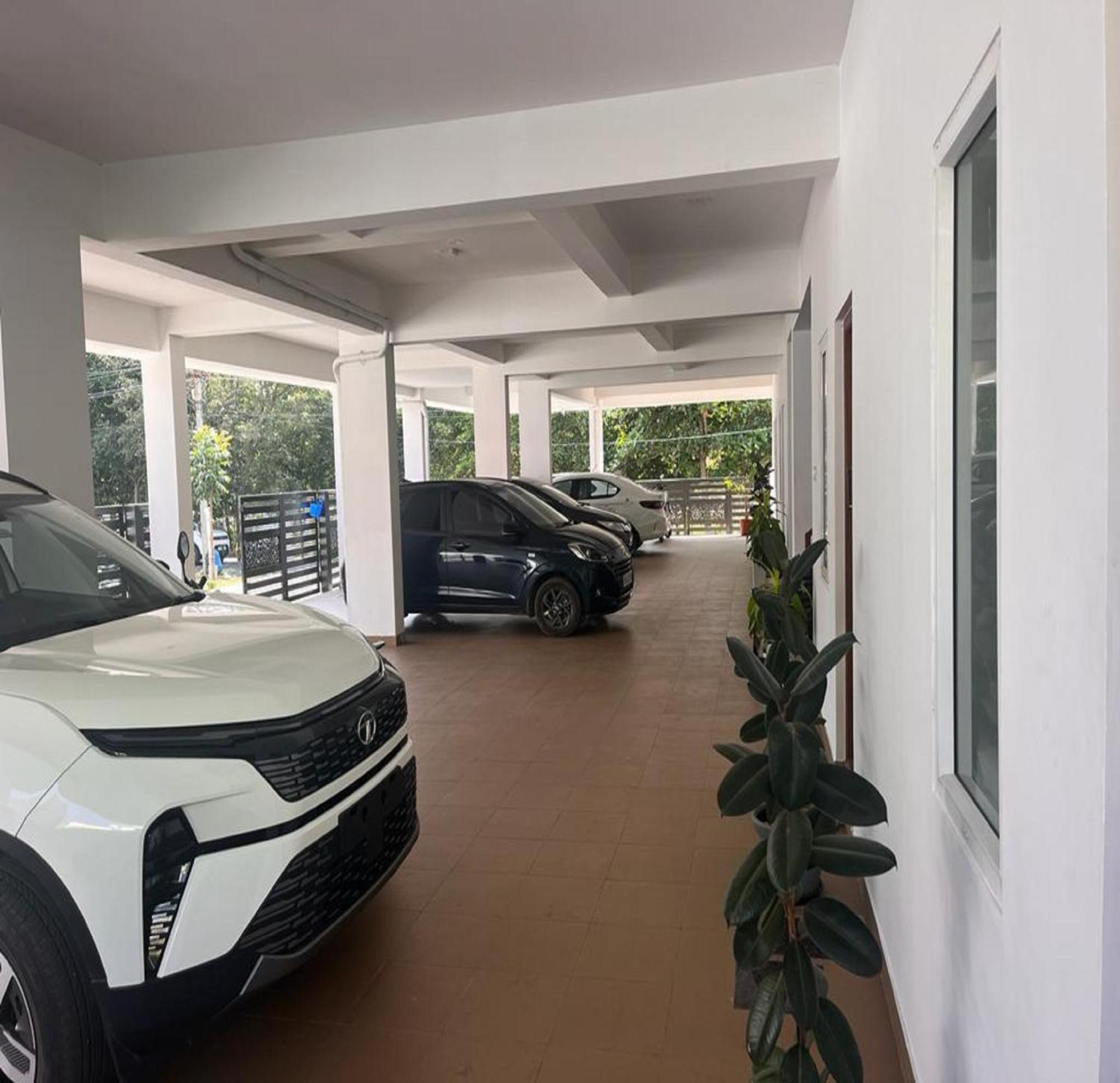 Thulasi Avenue Inn Pollāchi Exteriér fotografie