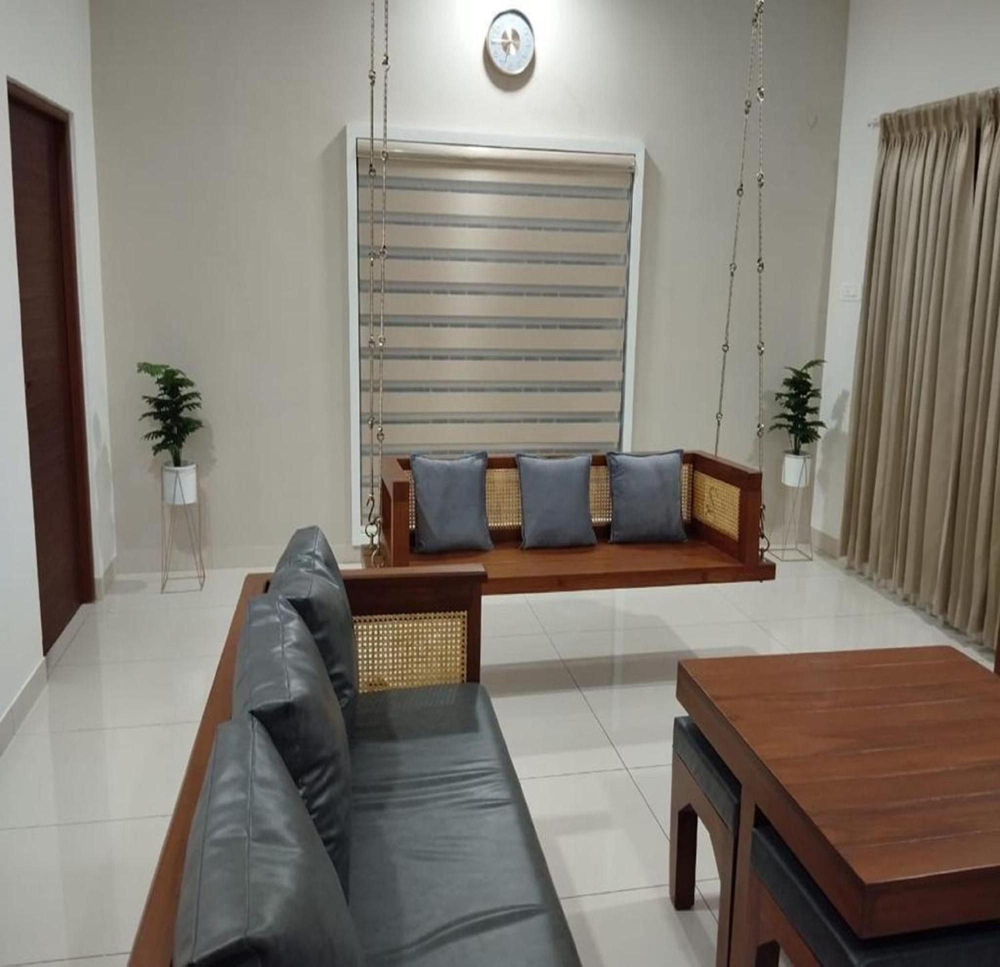 Thulasi Avenue Inn Pollāchi Exteriér fotografie