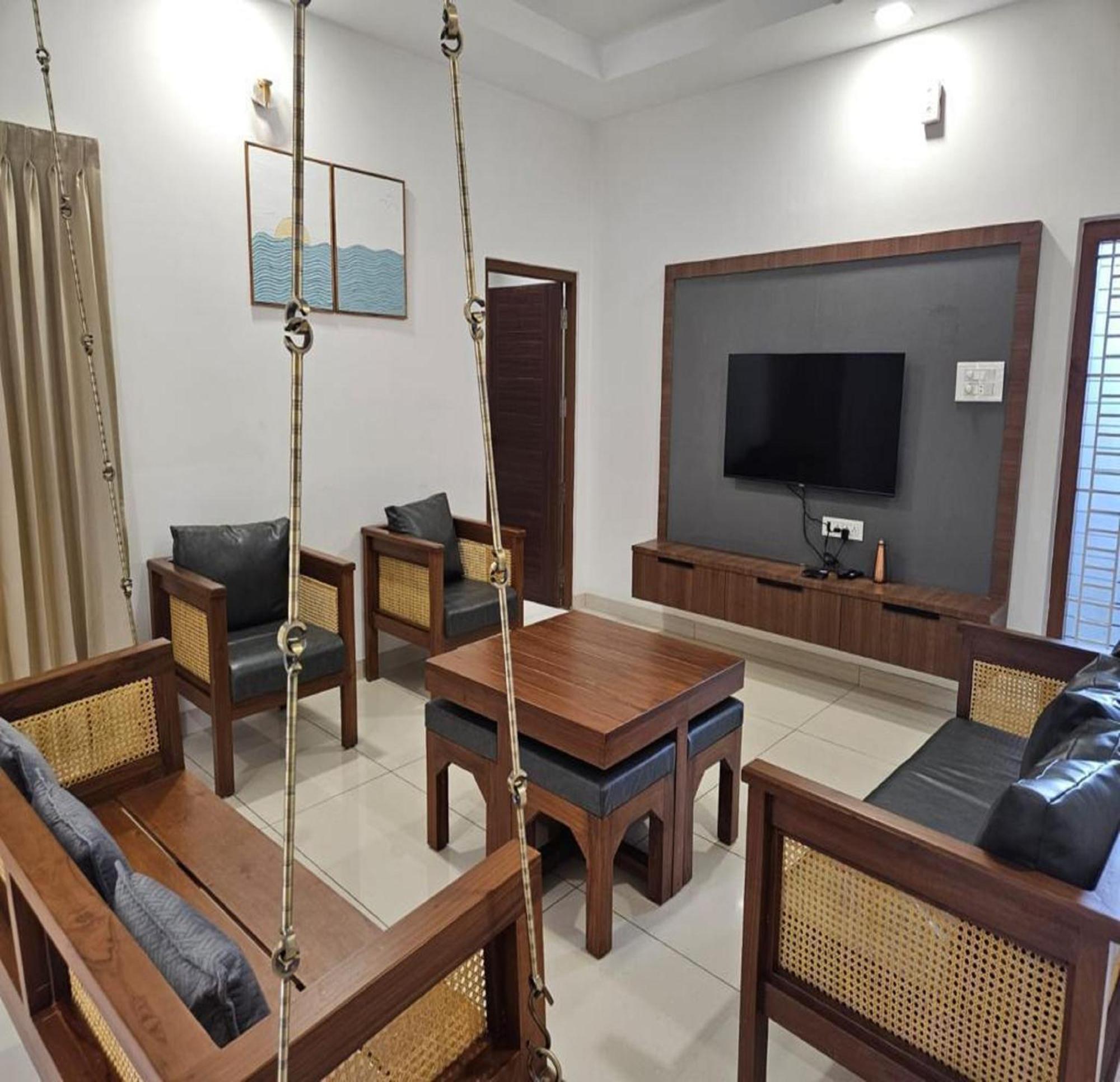 Thulasi Avenue Inn Pollāchi Exteriér fotografie